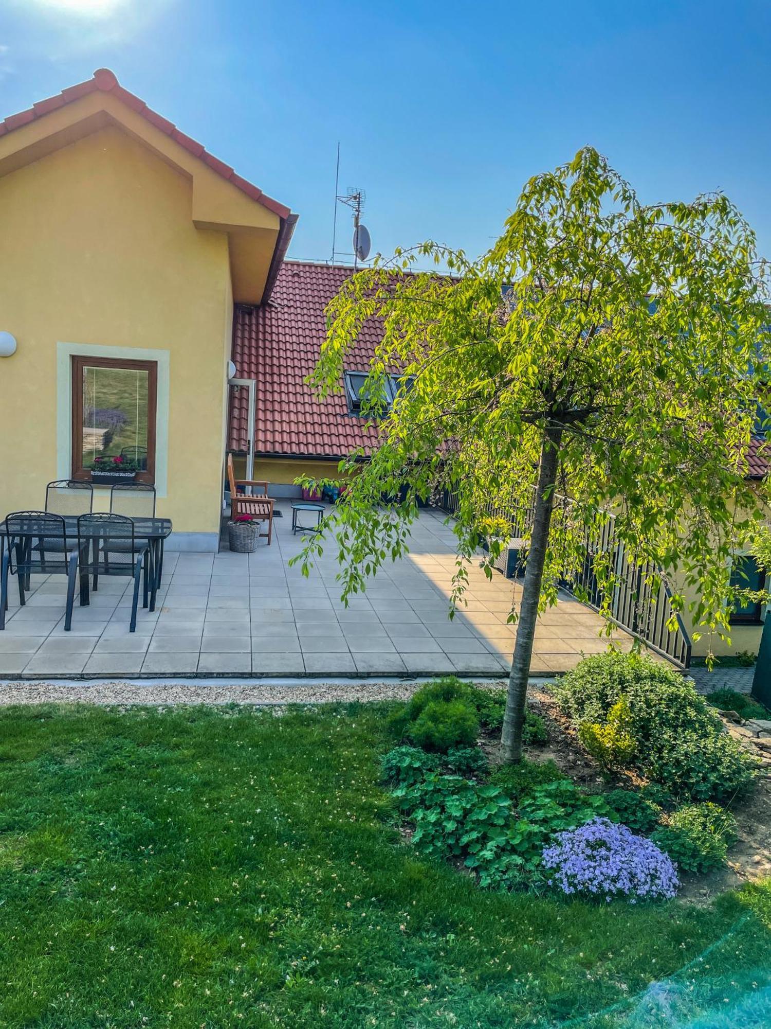Slunecny Penzion Tasovice Exteriör bild